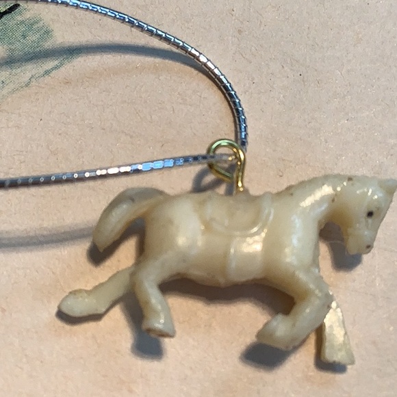 VINTAGE 1940’s CRACKER JACK CELLULOID CHARM PRIZES, SET of 5, 4 dogs, 1 horse - Picture 15 of 16